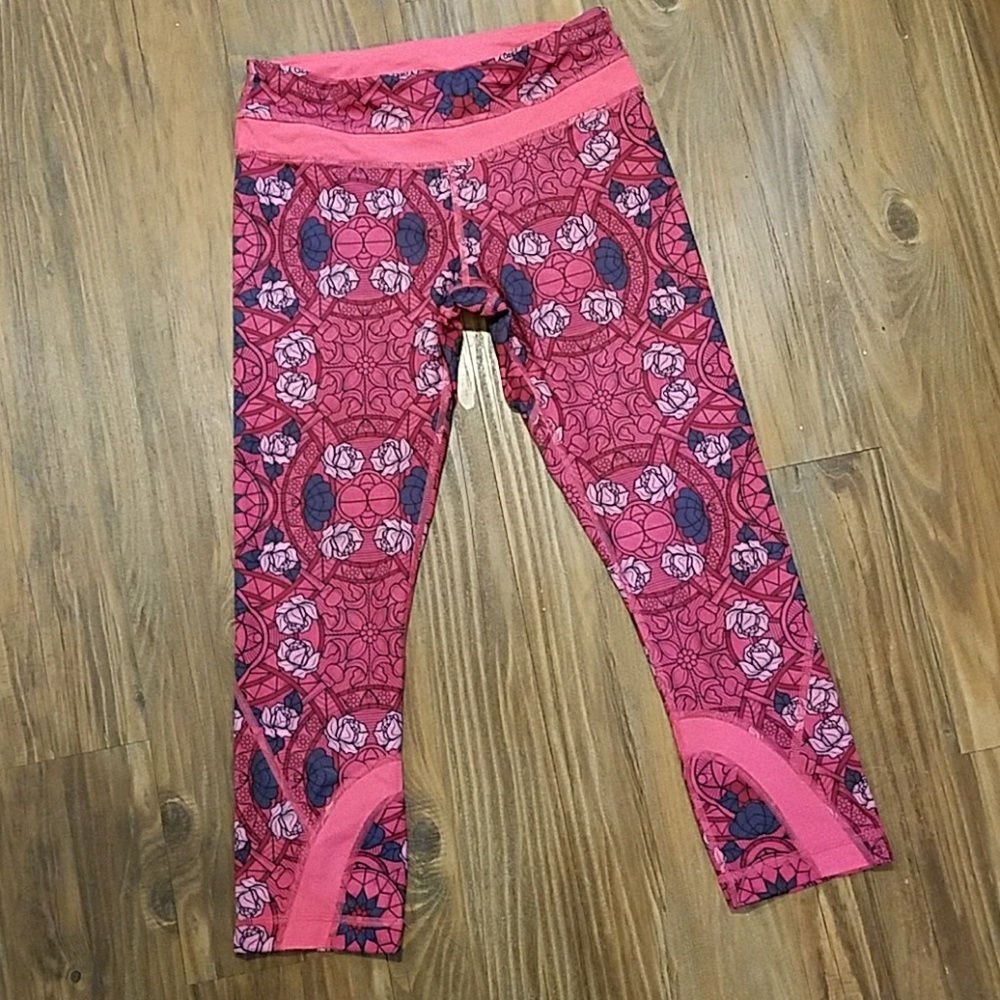 Lululemon RARE Crop size 4 - Picture 2 of 4